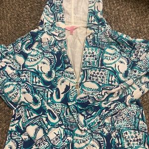 Size large Lilly Pulitzer pop over hoodie